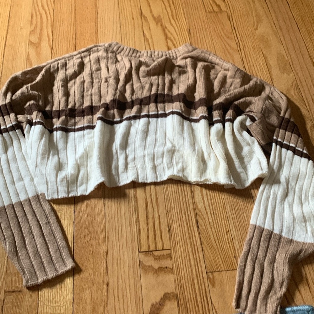 Baggy long sleeve crop top
